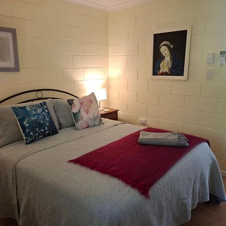 J & Ella'S Holiday House - 1 Bedroom, 1 Bathroom Home Cooktown Esterno foto
