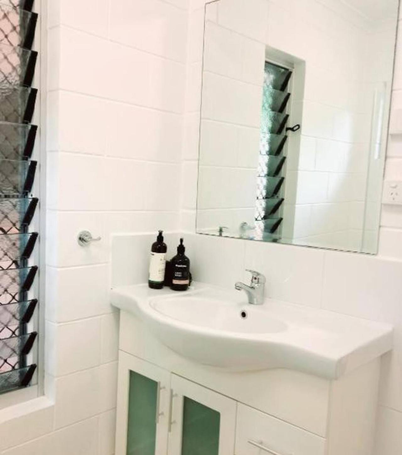 J & Ella'S Holiday House - 1 Bedroom, 1 Bathroom Home Cooktown Esterno foto