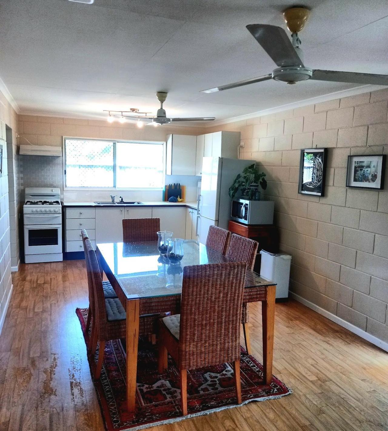J & Ella'S Holiday House - 1 Bedroom, 1 Bathroom Home Cooktown Esterno foto