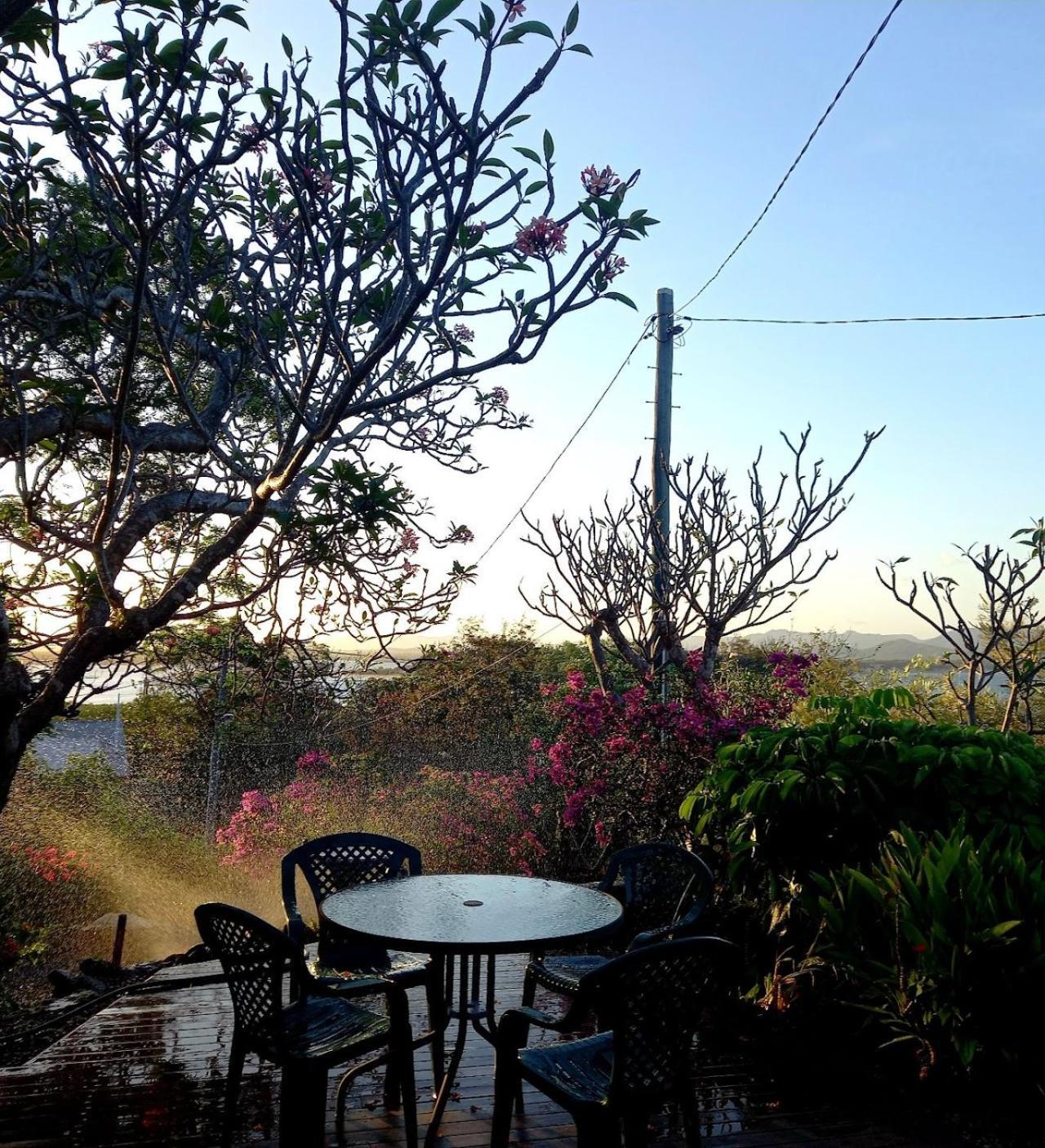 J & Ella'S Holiday House - 1 Bedroom, 1 Bathroom Home Cooktown Esterno foto
