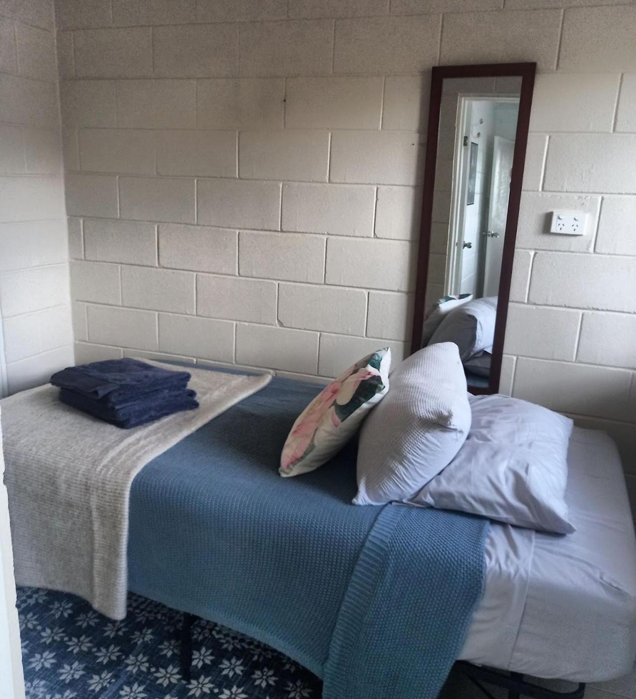 J & Ella'S Holiday House - 1 Bedroom, 1 Bathroom Home Cooktown Esterno foto