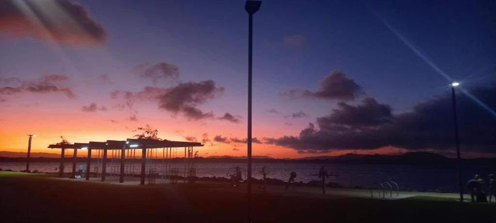 J & Ella'S Holiday House - 1 Bedroom, 1 Bathroom Home Cooktown Esterno foto