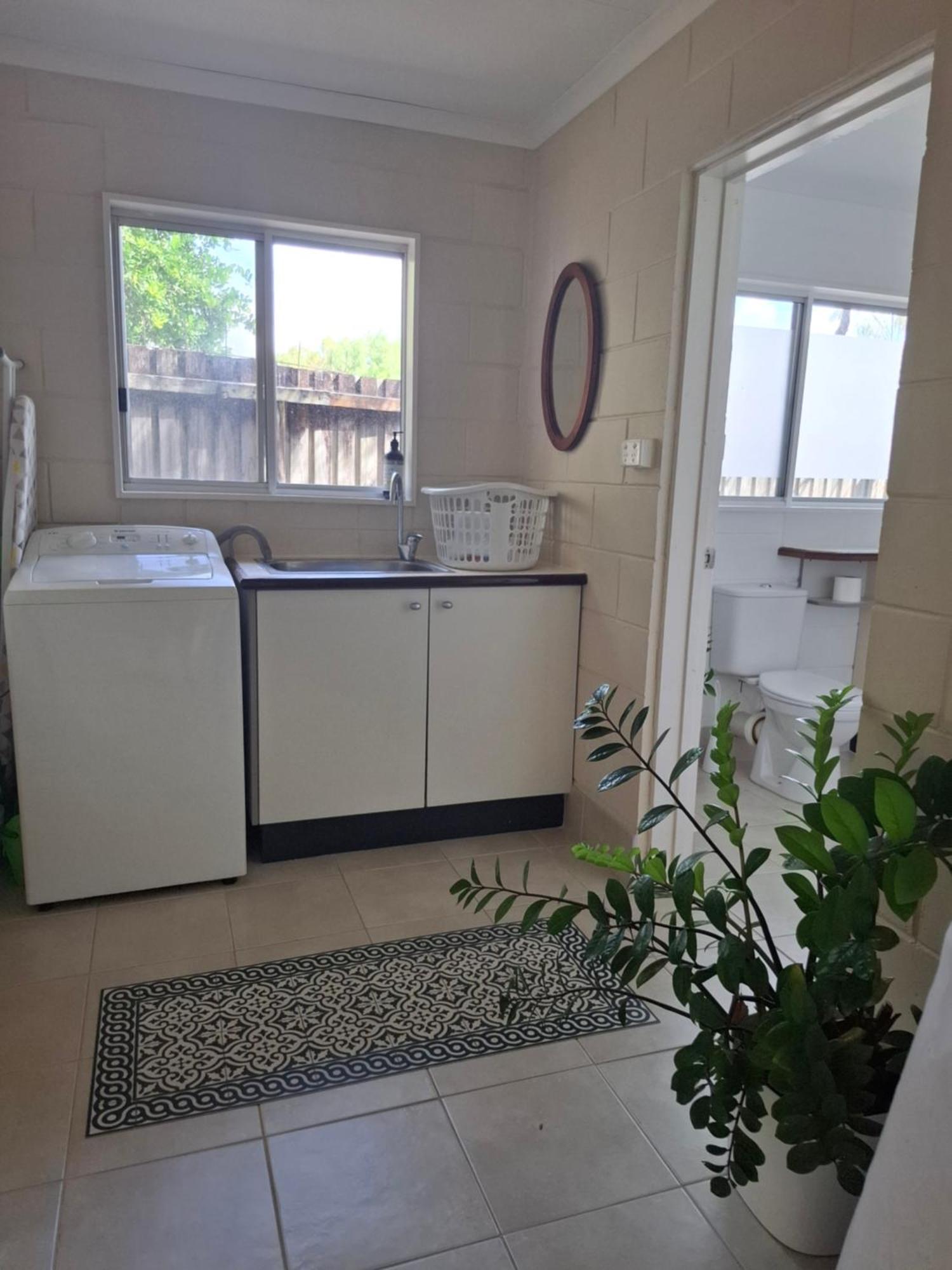 J & Ella'S Holiday House - 1 Bedroom, 1 Bathroom Home Cooktown Esterno foto